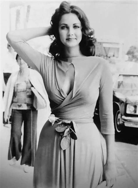 Lynda Carter: Gorgeous photos of the original Wonder。